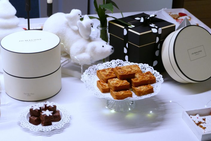 Goûter de Noël pour Jo Malone par Studio Candy - sablés décorés sur mesure, pâtisseries, décoration, fleurs fraîches et bougies