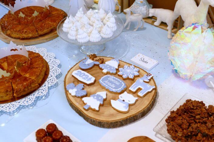 Kidsday chez Hermès par Studio Candy avec grand goûter thème hiver polaire et décoration; 3 ateliers créatifs, 1 spectacle de magie et 1 stand de facepainting