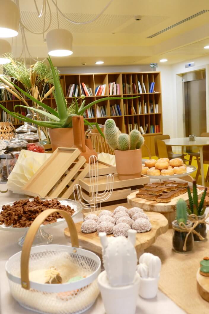 Pot de départ thème Brésil réalisé pour Hermès - décoration et scénographie en bois et terracotta, cactus, aloe vera, et patisseries sur mesure, candy bar et boissons
