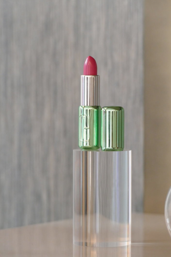 Lancement nouveau rouge à lèvres Pop Lips de Clinique avec Studio Candy : prestation sur mesure : table décorée, pâtisseries en forme de bouche, sablés logo, fontaines à boissons
