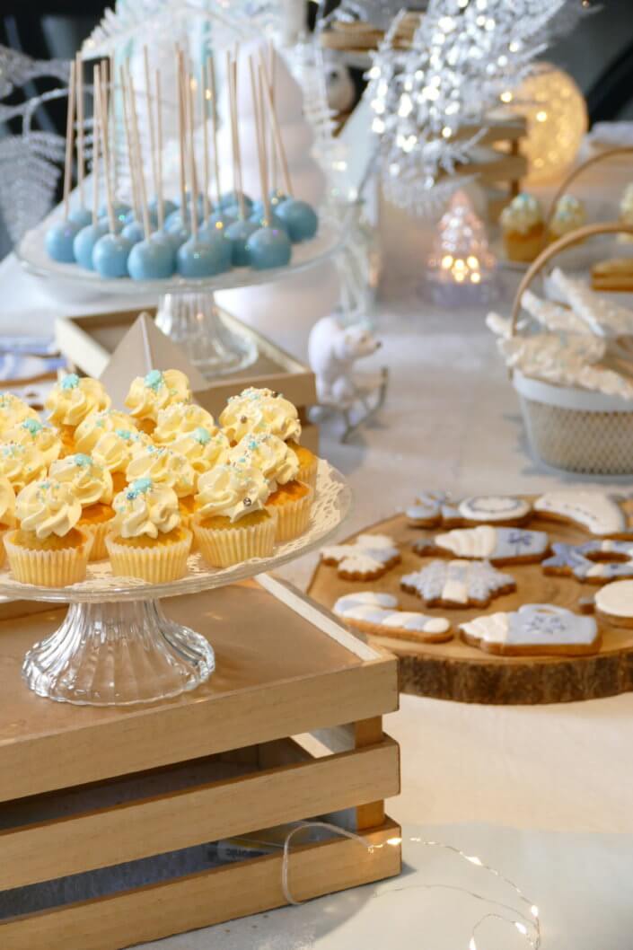 Noel des enfants chez UGGC avocats par Studio Candy avec grand goûter thème hiver polaire, magicien, maquilleuse, ateliers créatifs de Noël