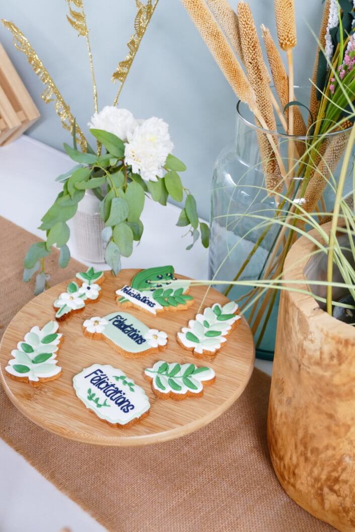 Remise des médailles du travail chez Givaudan par Studio Candy avec des sablés sur mesure, madeleines bleues, gaufres, brochettes de meringues, cakepops, mini cupcakes et décoration assortie
