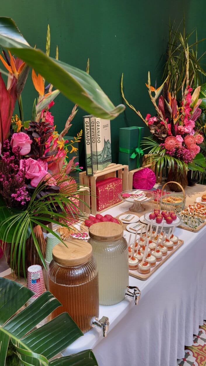 Set up d'une jolie table pour l'event presse et influence Granado par Studio Candy avec une composition salée et sucrée sur mesure, décoration et scénographie