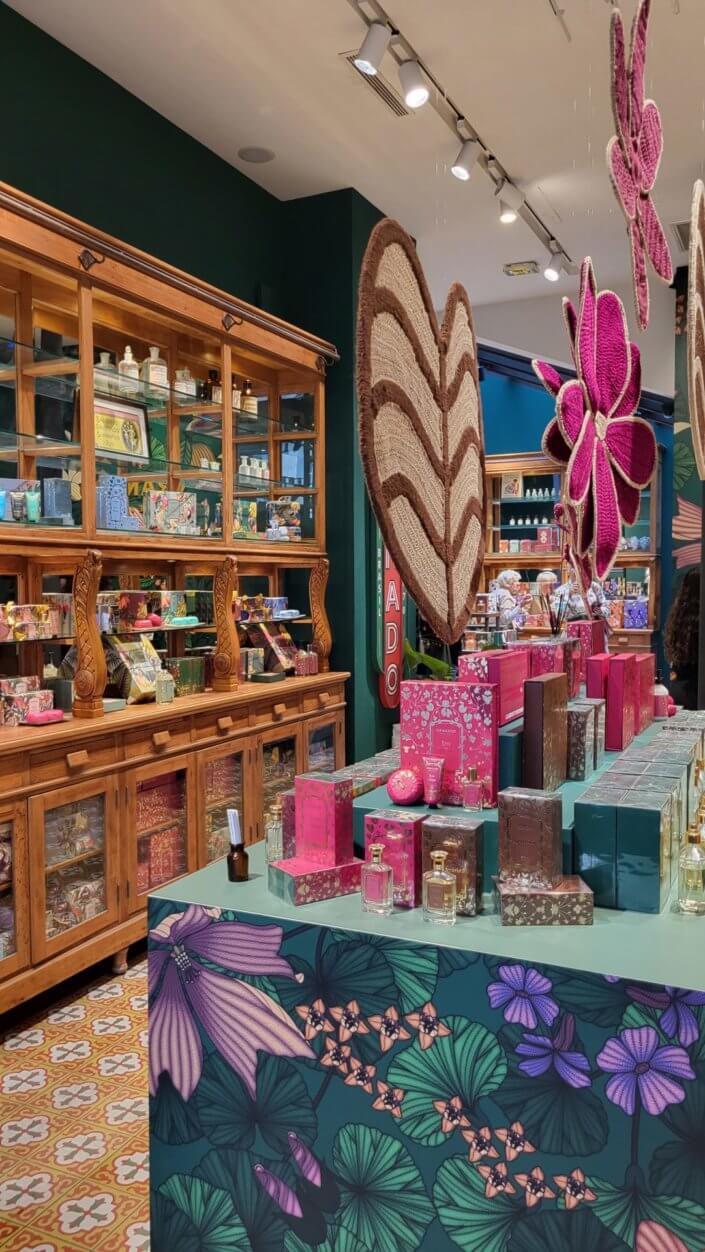 Set up d'une jolie table pour l'event presse et influence Granado par Studio Candy avec une composition salée et sucrée sur mesure, décoration et scénographie