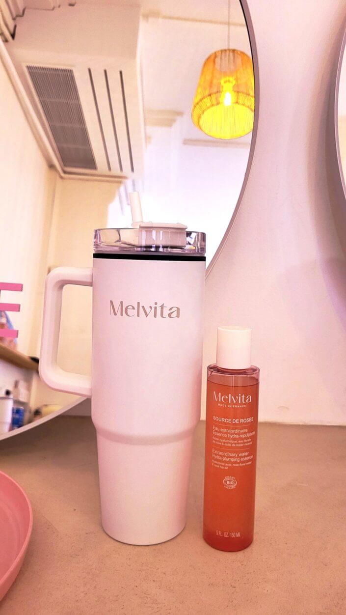 Event influence et presse Melvita avec un catering Studio Candy sur mesure : sablés décorés logo, carott cake et service salé sur plateaux le soir