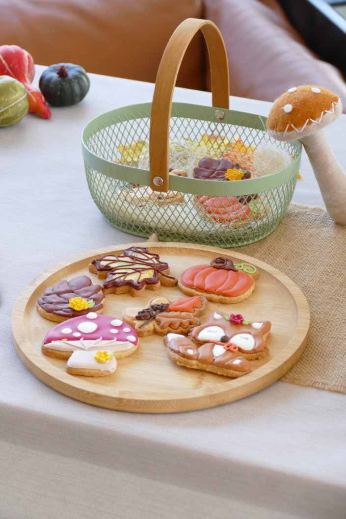 gouter d'automne chez La Francaise par Studio Candy avec pâtisseries maison sur mesure, décoration et scénographie automnale