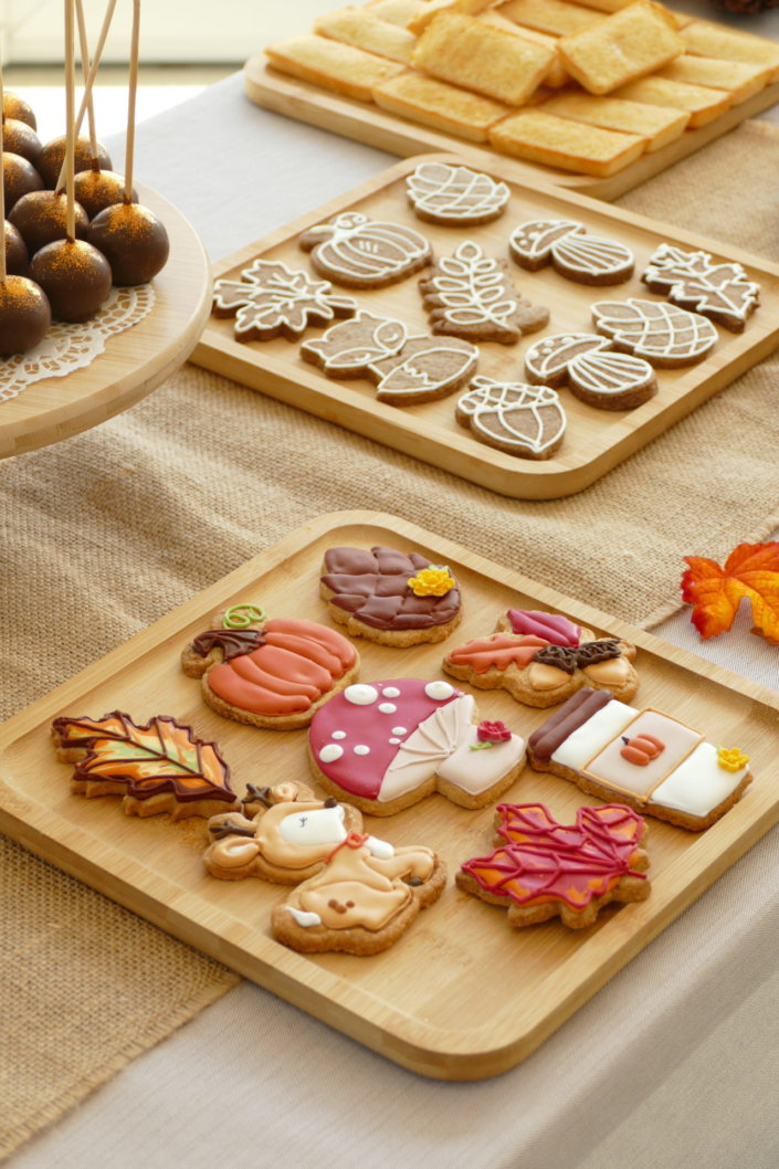 gouter d'automne chez La Francaise par Studio Candy avec pâtisseries maison sur mesure, décoration et scénographie automnale