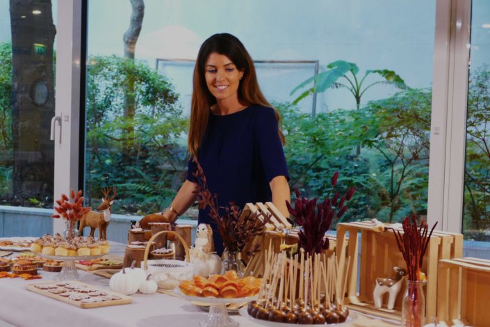 gouter d'automne chez La Francaise par Studio Candy avec pâtisseries maison sur mesure, décoration et scénographie automnale