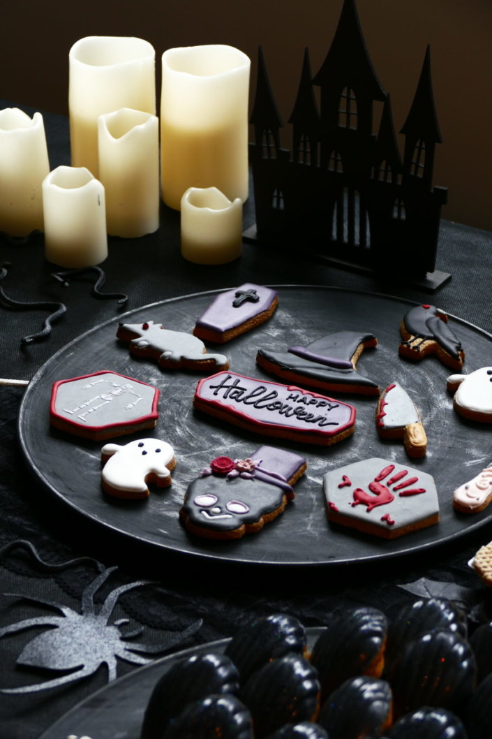 Afterwork Halloween chez Havas Market par Studio Candy avec décoration de table, pâtisseries sur mesure, candy bar