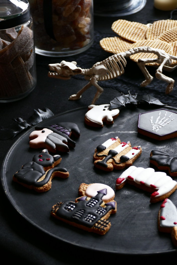 Afterwork Halloween chez Havas Market par Studio Candy avec décoration de table, pâtisseries sur mesure, candy bar