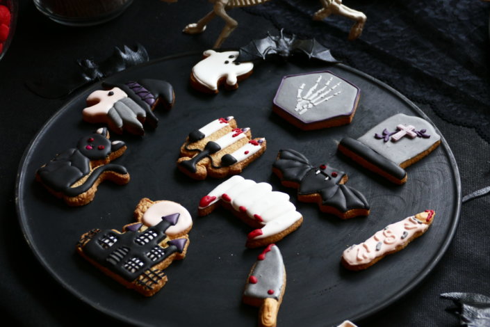 Afterwork Halloween chez Havas Market par Studio Candy avec décoration de table, pâtisseries sur mesure, candy bar