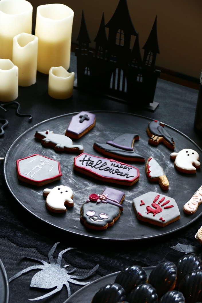 Afterwork Halloween chez Havas Market par Studio Candy avec décoration de table, pâtisseries sur mesure, candy bar