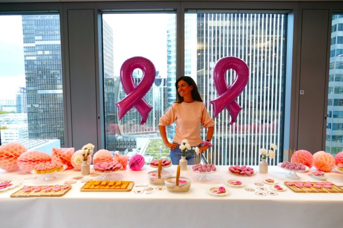 Gouter octobre rose pour AXA XL par Studio Candy avec scénographie et décoration sur mesure, pâtisseries maison tout en rose