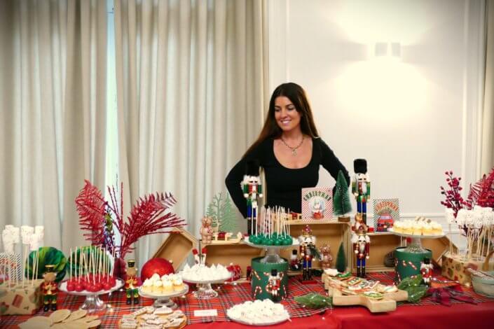 Arbre de Noël dans le cabinet d'avocats Darrois par Studio Candy avec un grand goûter de Noël, une maquilleuse, un stand de crêpes, 3 ateliers créatifs, un spectacle de magie, et bien sûr, l'arrivée du Père Noël