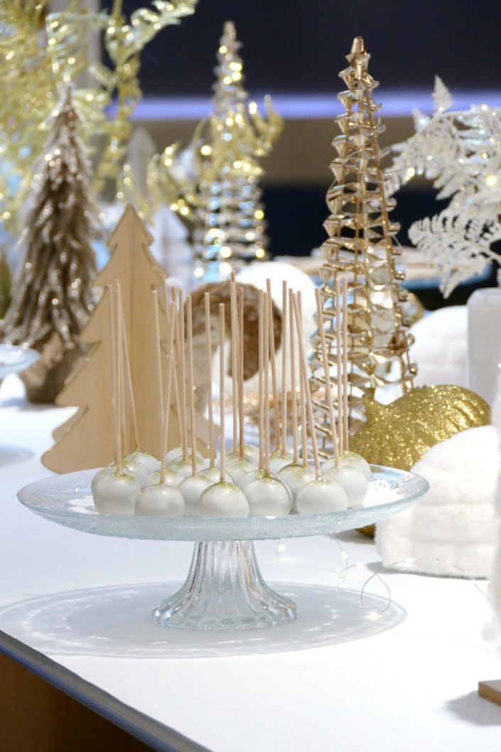 Arbre de Noël dans le cabinet d'avocats Lacourte Raquin Tatar par Studio Candy