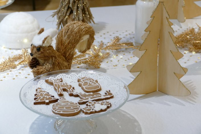 Arbre de Noël dans le cabinet d'avocats Lacourte Raquin Tatar par Studio Candy