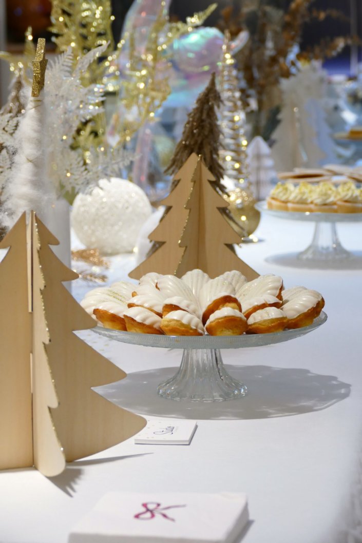 Arbre de Noël dans le cabinet d'avocats Lacourte Raquin Tatar par Studio Candy