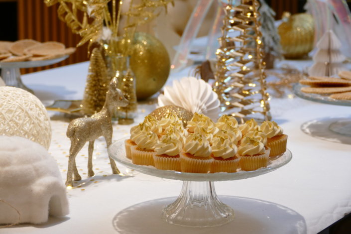 Arbre de Noël dans le cabinet d'avocats Lacourte Raquin Tatar par Studio Candy