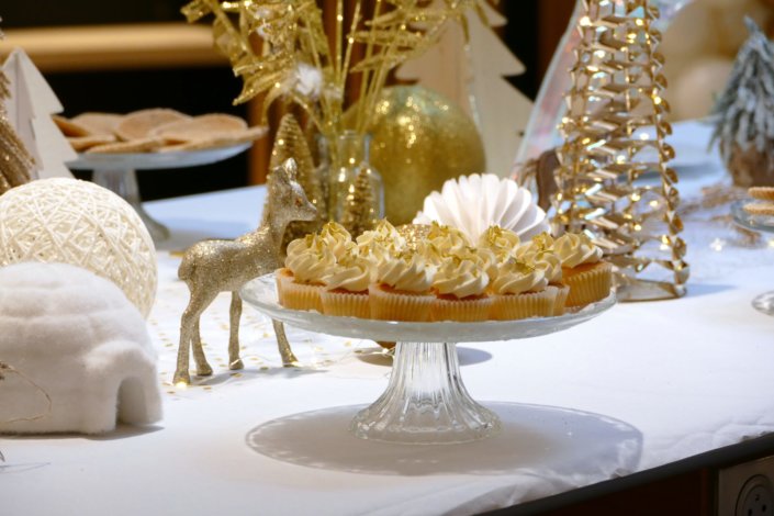 Arbre de Noël dans le cabinet d'avocats Lacourte Raquin Tatar par Studio Candy