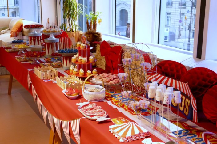 Arbre de Noël Circus chez Unibail Rodamco Westfield par Studio Candy