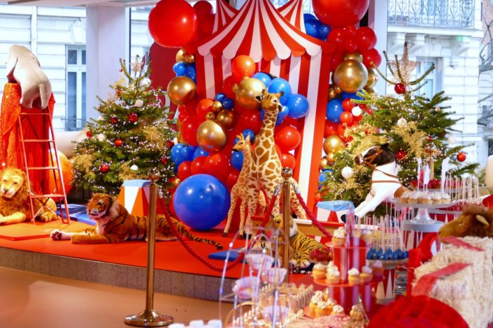 Arbre de Noël Circus chez Unibail Rodamco Westfield par Studio Candy