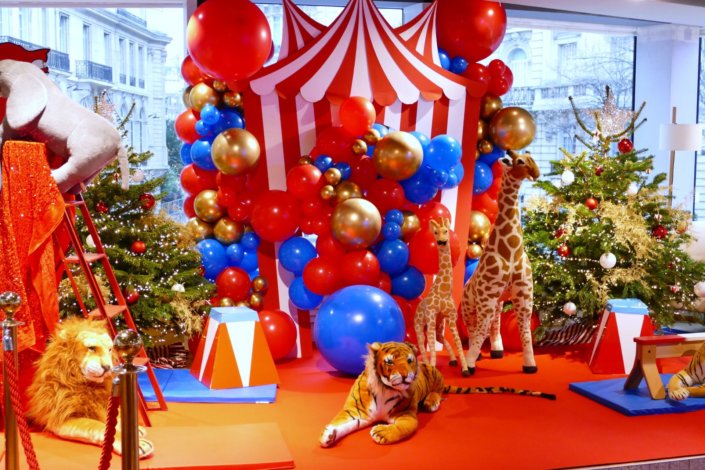 Arbre de Noël Circus chez Unibail Rodamco Westfield par Studio Candy