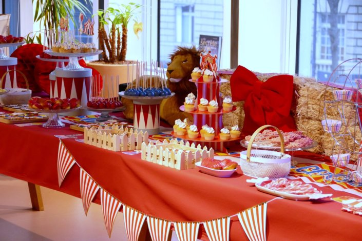 Arbre de Noël Circus chez Unibail Rodamco Westfield par Studio Candy