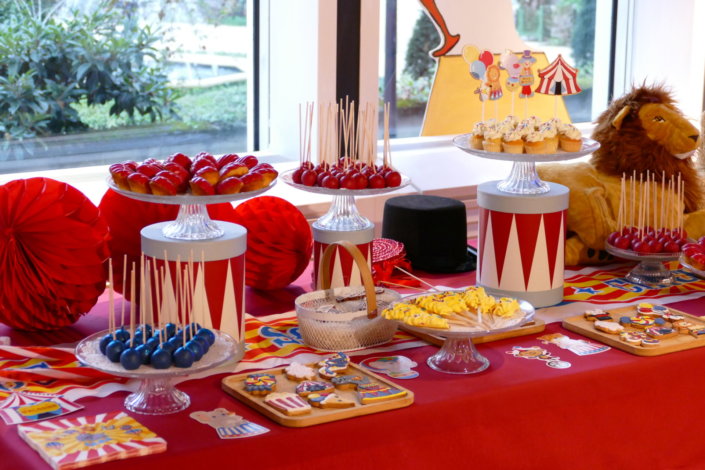 Arbre de Noël Circus chez Unibail Rodamco Westfield par Studio Candy