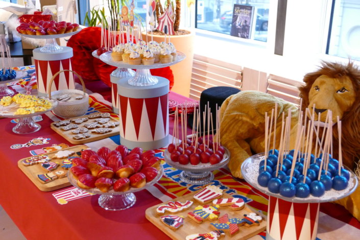 Arbre de Noël Circus chez Unibail Rodamco Westfield par Studio Candy