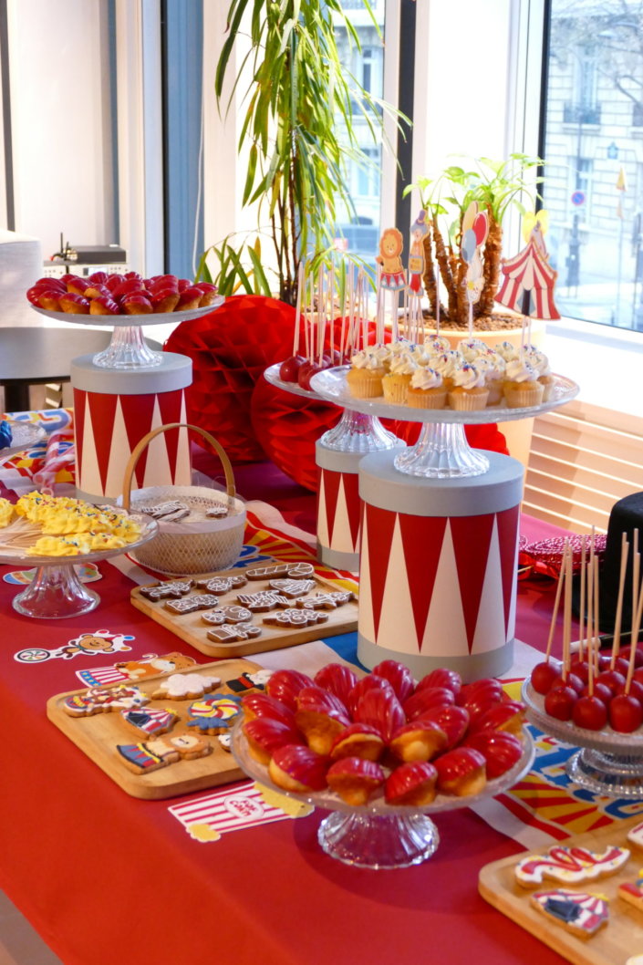 Saint Patrick chez Jeantet par Studio Candy avec cocktail déjeunatoire, planches apéritives, pâtisseries sur mesure dans le thème et scénographie green