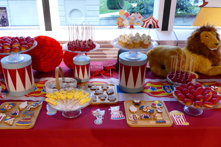 Arbre de Noël Circus chez Unibail Rodamco Westfield par Studio Candy