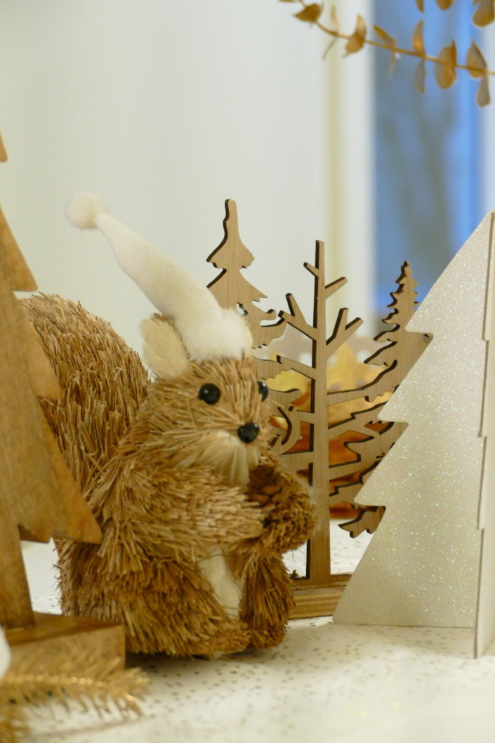 Evenement galette des rois chez hermès sur le thème blanc dorée et bois avec des sablés personnalisés