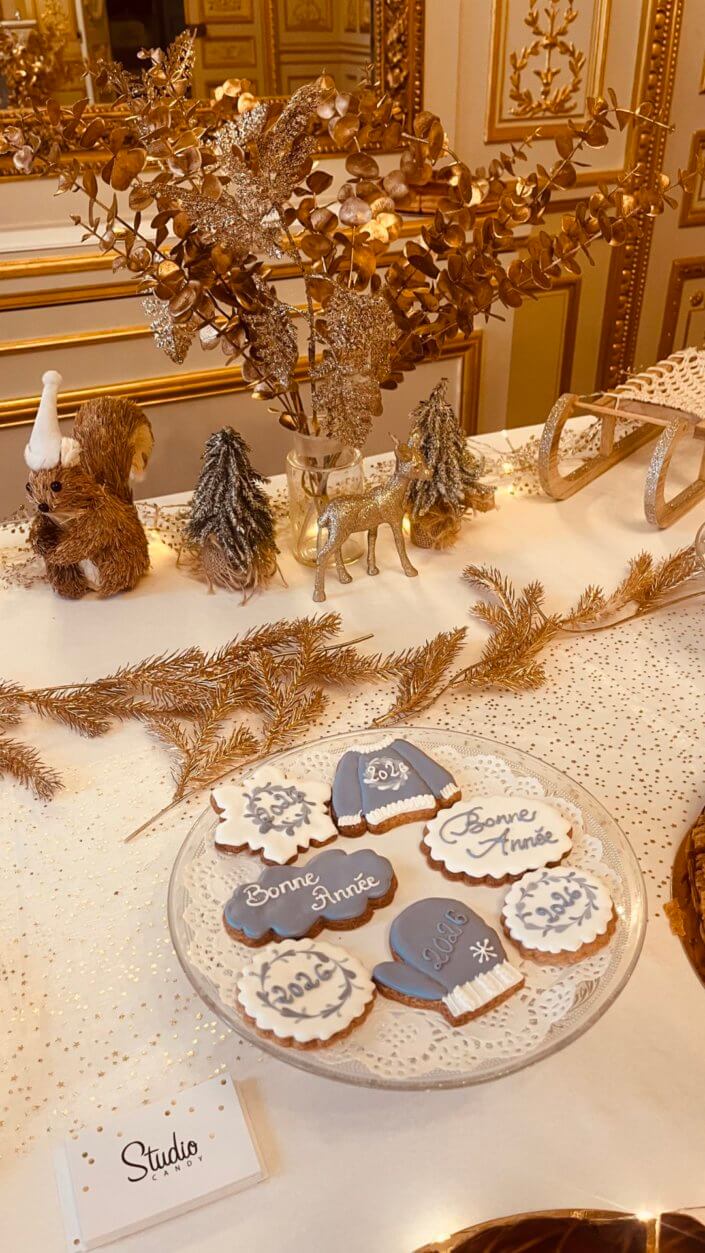 Galette des rois pour la Française sur le thème dorée blanc et bois