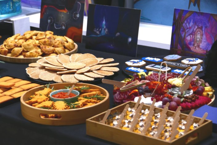 Évènement pour le lancement du nouveau jeu vidéo MIO pour Pull Up avec de la nourriture sucré salé et un gateau personnalisé