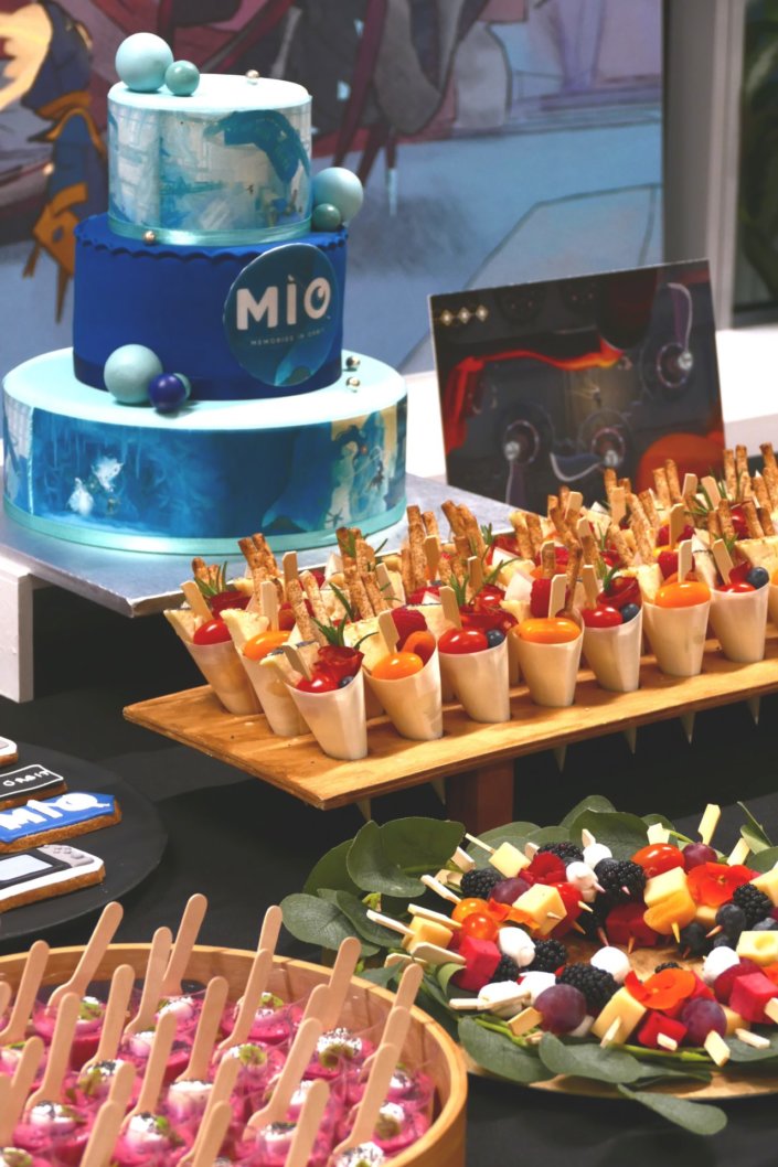 Évènement pour le lancement du nouveau jeu vidéo MIO pour Pull Up avec de la nourriture sucré salé et un gateau personnalisé