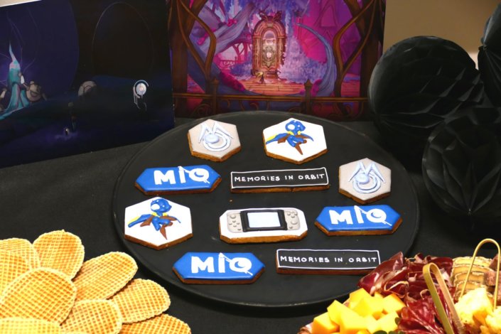 Évènement pour le lancement du nouveau jeu vidéo MIO pour Pull Up avec de la nourriture sucré salé et un gateau personnalisé