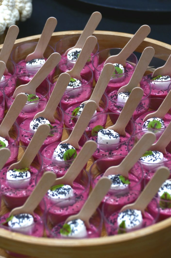 Évènement pour le lancement du nouveau jeu vidéo MIO pour Pull Up avec de la nourriture sucré salé et un gateau personnalisé