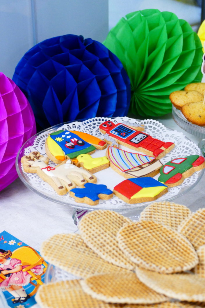 Petit déjeuner chez Pinterest sur le thème Throwback kids avec pleins de couleurs