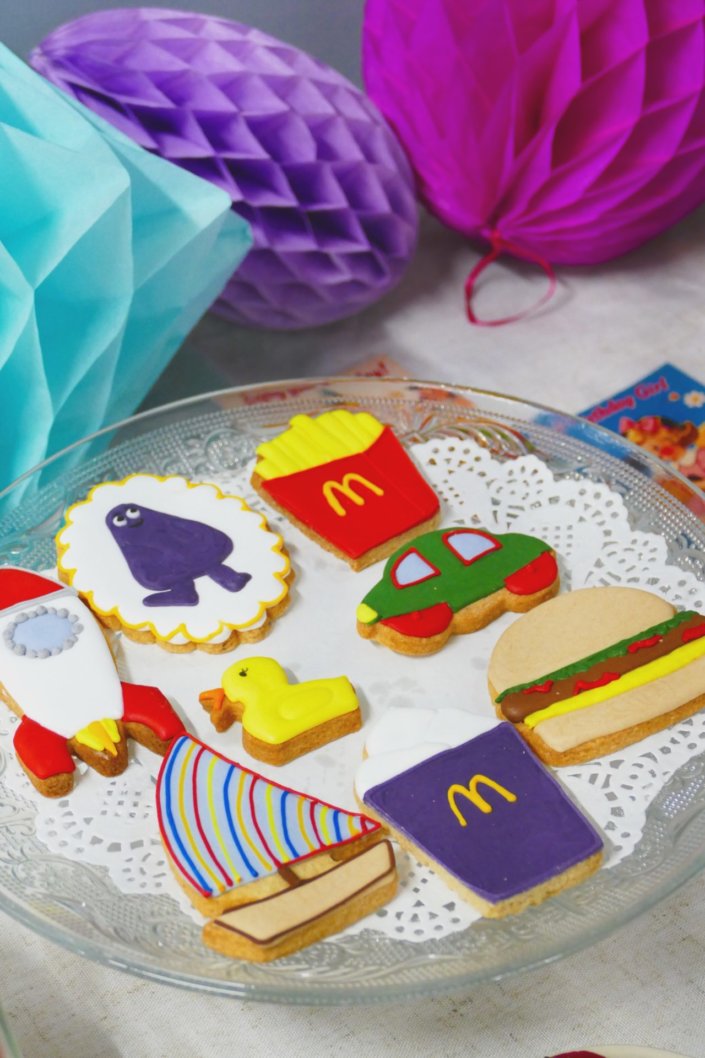 Petit déjeuner chez Pinterest sur le thème Throwback kids avec pleins de couleurs