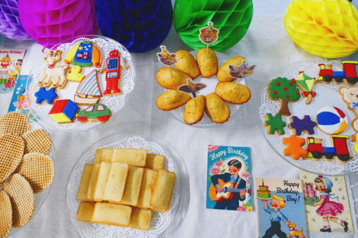 Petit déjeuner chez Pinterest sur le thème Throwback kids avec pleins de couleurs