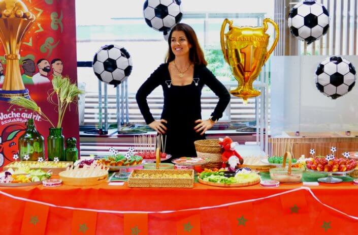 Évènement pour la CAN pour le lancement de la vache qui rit à l'harissa avec plateau de crudités, madeleines, cake pop, bouchés apéritifs à la vache qui rit et sablés personnalisés