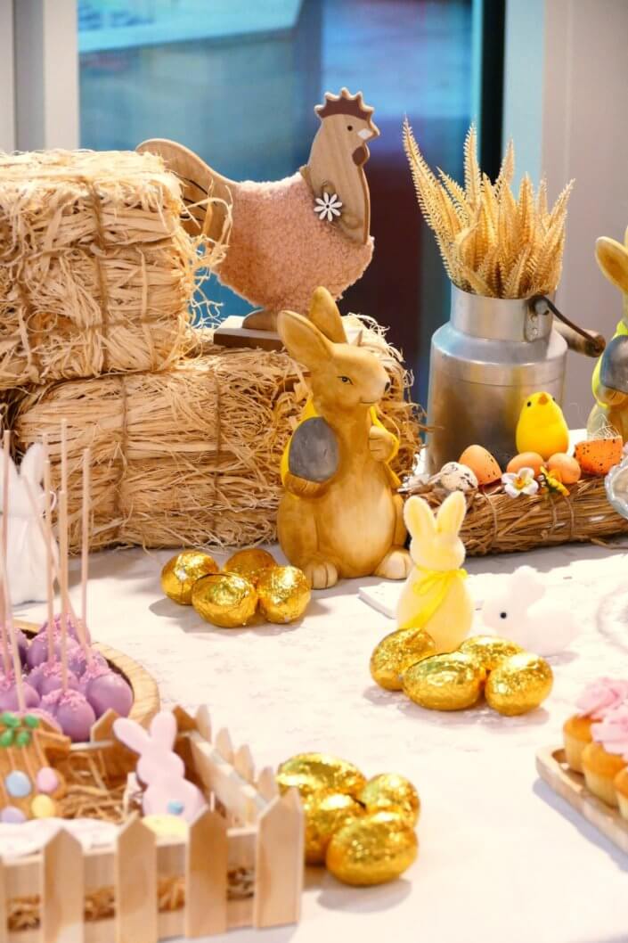 Goûter de Pâques réalisé par Studio Candy pour La Française avec une scénographie de Pâques, pâtisseries sur mesure, candy bar d'oeufs en chocolat