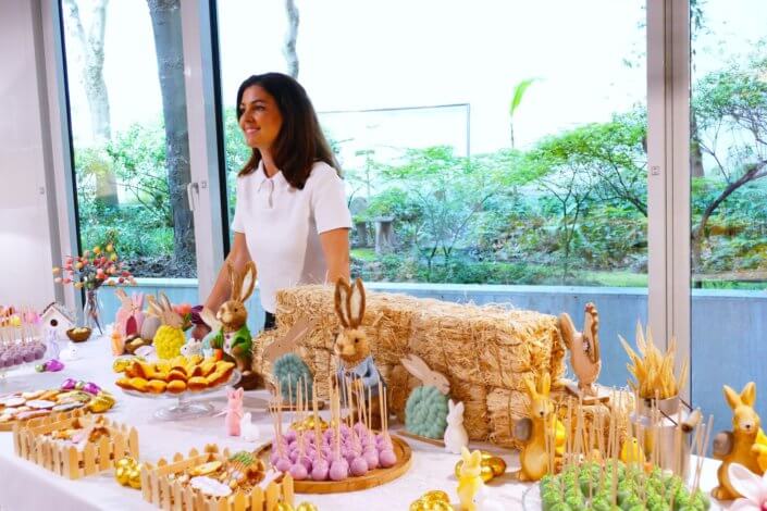 Goûter de Pâques réalisé par Studio Candy pour La Française avec une scénographie de Pâques, pâtisseries sur mesure, candy bar d'oeufs en chocolat