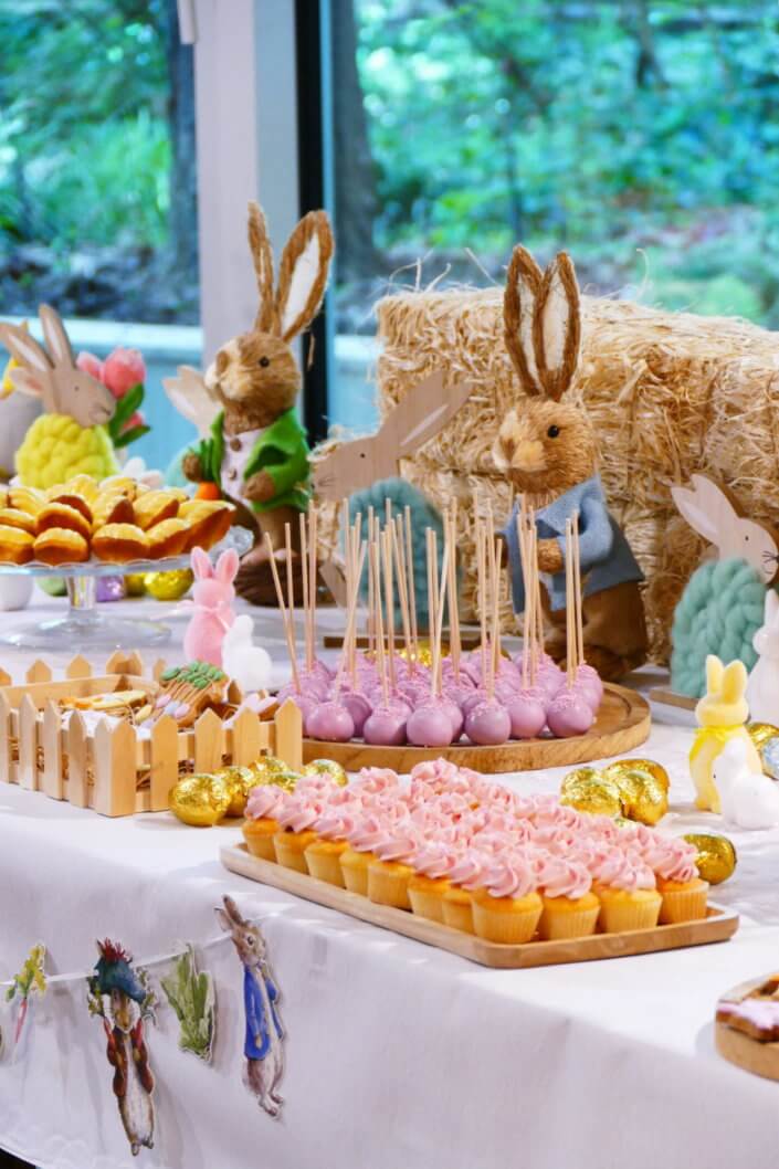 Goûter de Pâques réalisé par Studio Candy pour La Française avec une scénographie de Pâques, pâtisseries sur mesure, candy bar d'oeufs en chocolat