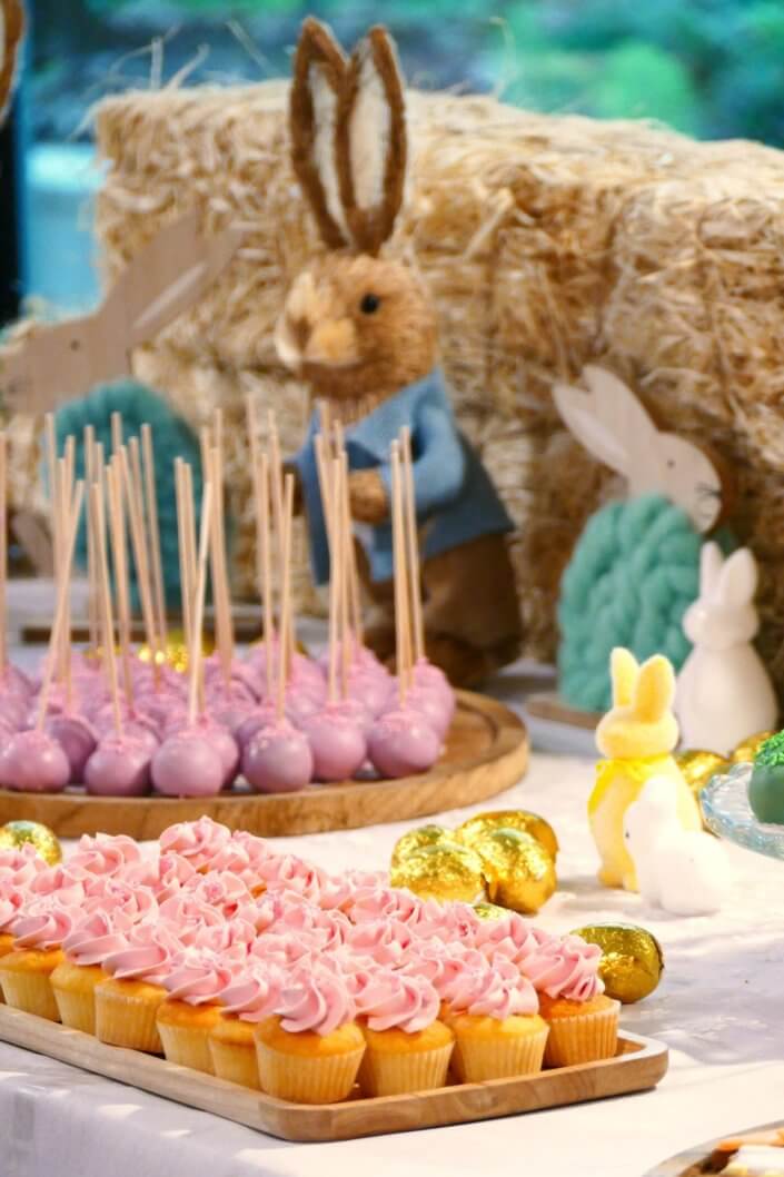 Goûter de Pâques réalisé par Studio Candy pour La Française avec une scénographie de Pâques, pâtisseries sur mesure, candy bar d'oeufs en chocolat