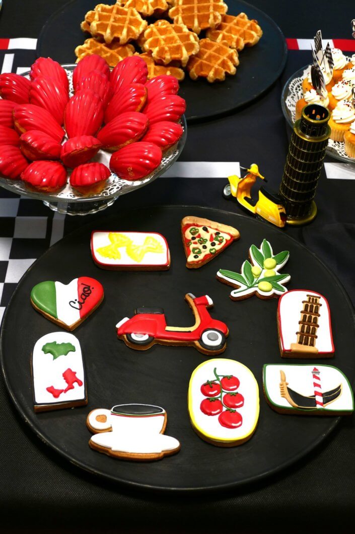 Pot de départ thème Ferrari réalisé par studio candy chez Hermès avec des pâtisseries sur mesure et une décoration thème voiture de course