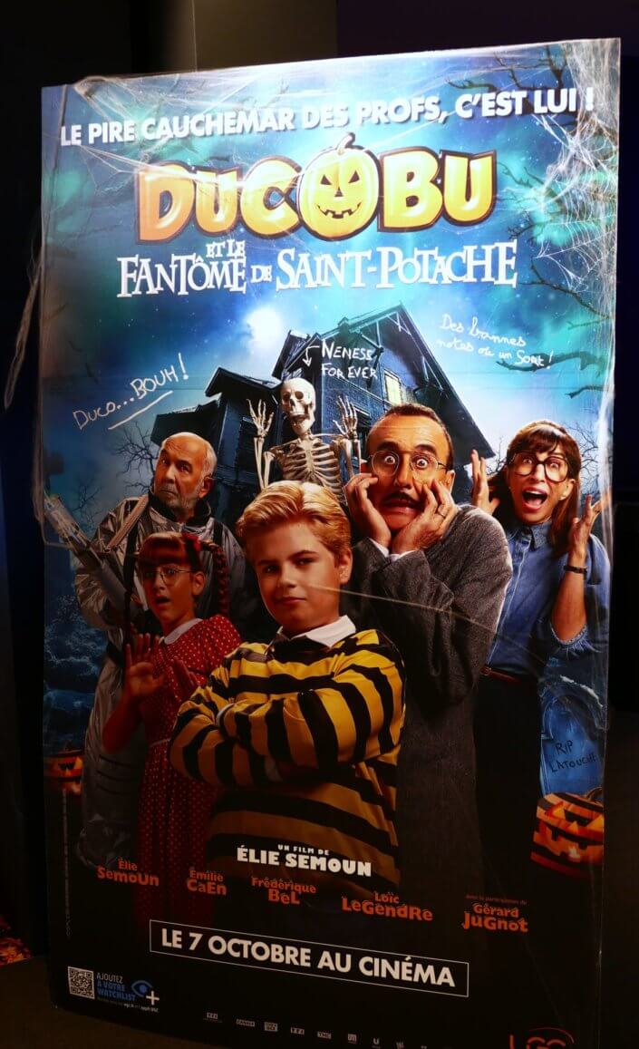 Grande pause sucrée pour 700 personnes réalisée par studio candy pour l'avant première du film ducobu halloween avec des sablés décorés logos, des madeleines à coque noire, des cakepops et cupcakes