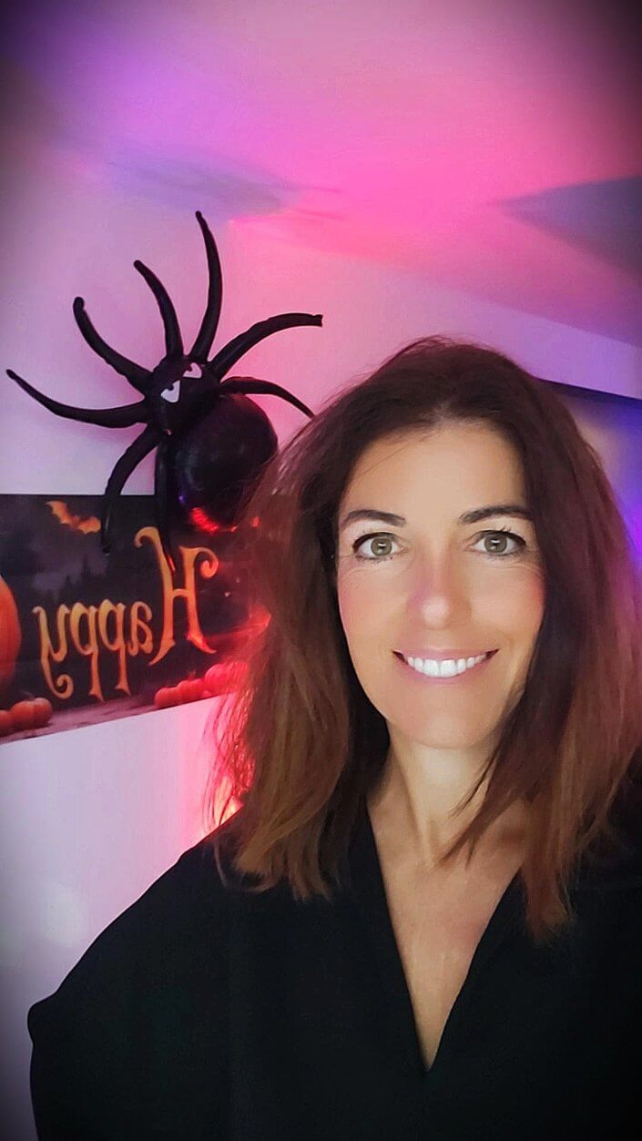 petit déjeuner Halloween chez genetec par studio candy avec décoration, scénographie, patisseries sur mesure, candy bar, borne photos