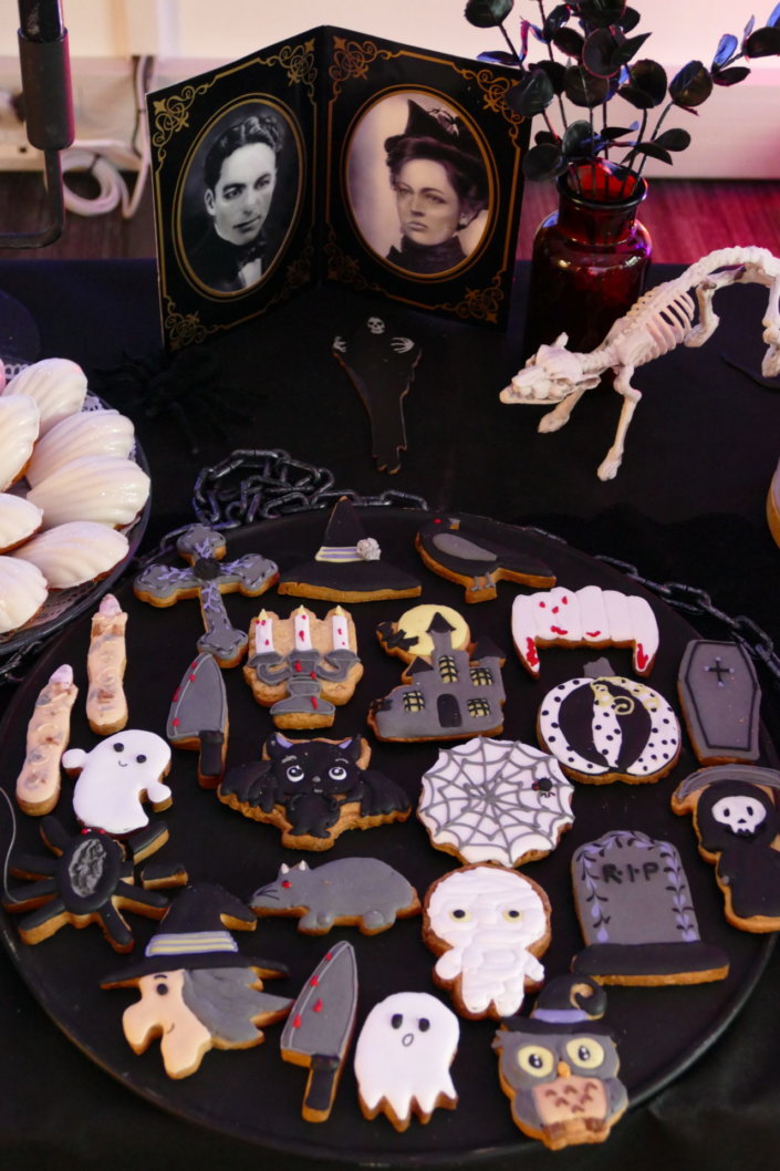 petit déjeuner Halloween chez genetec par studio candy avec décoration, scénographie, patisseries sur mesure, candy bar, borne photos